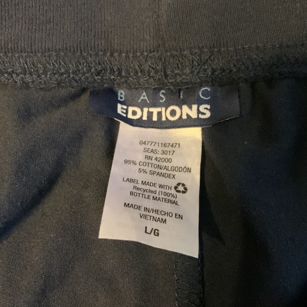 Cropped Exercise pants. Size Large. NWT Some stretch. - Picture 6 of 6